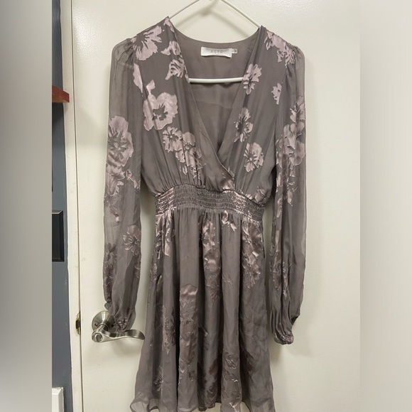 Astr the label Small dress floral, shiny Mini lined $99 - Picture 2 of 8